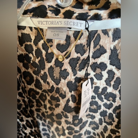 Host Pick!!!  Victoria’s Secret leopard robe NWT - Picture 3 of 4